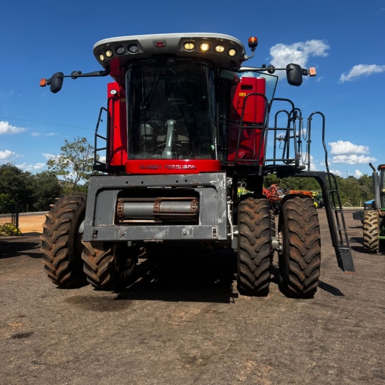 Colheitadeira Massey Ferguson 9695 ano 2017
