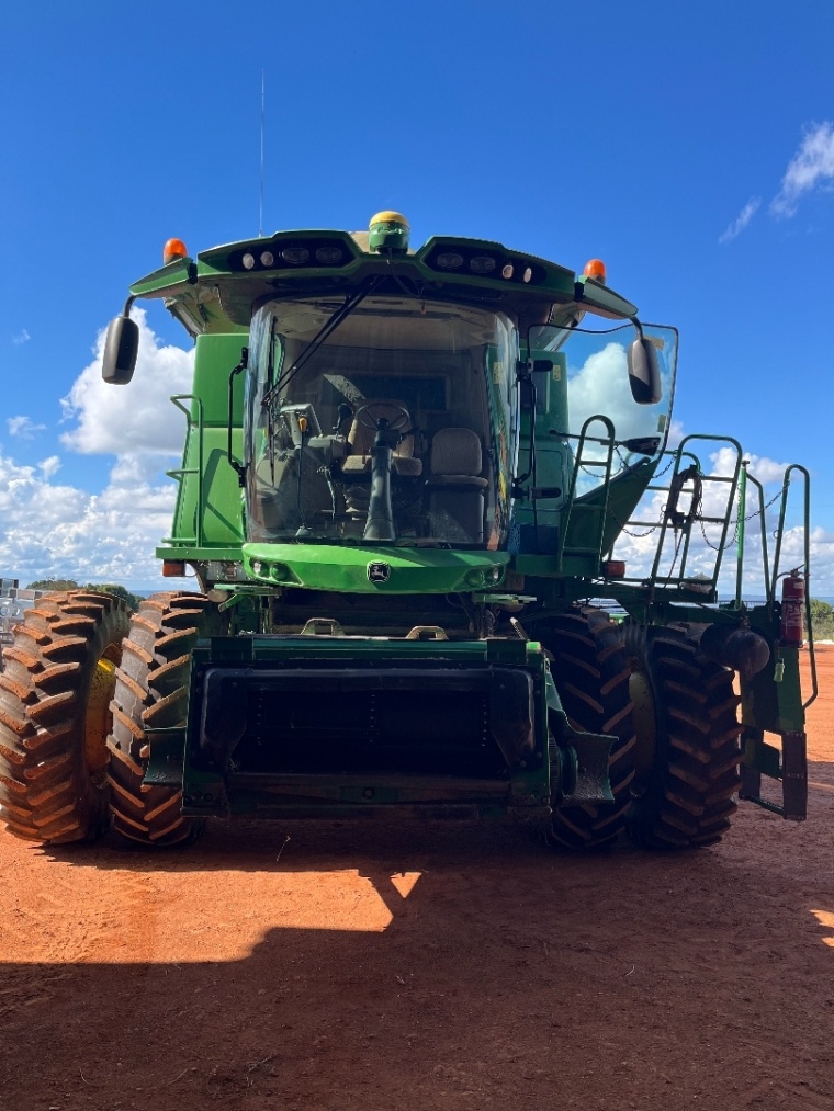 Colheitadeira John Deere S670 ano 2014