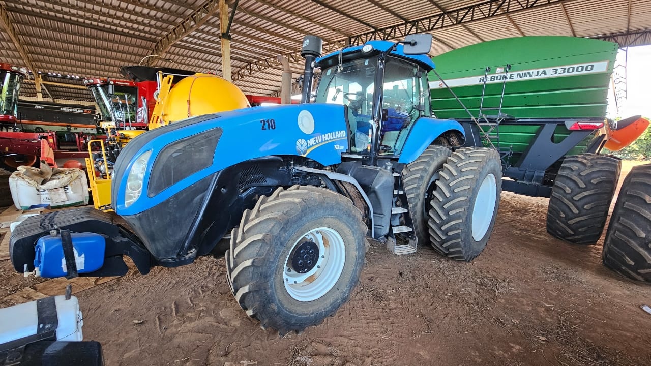 Trator New Holland T8 ano 2012