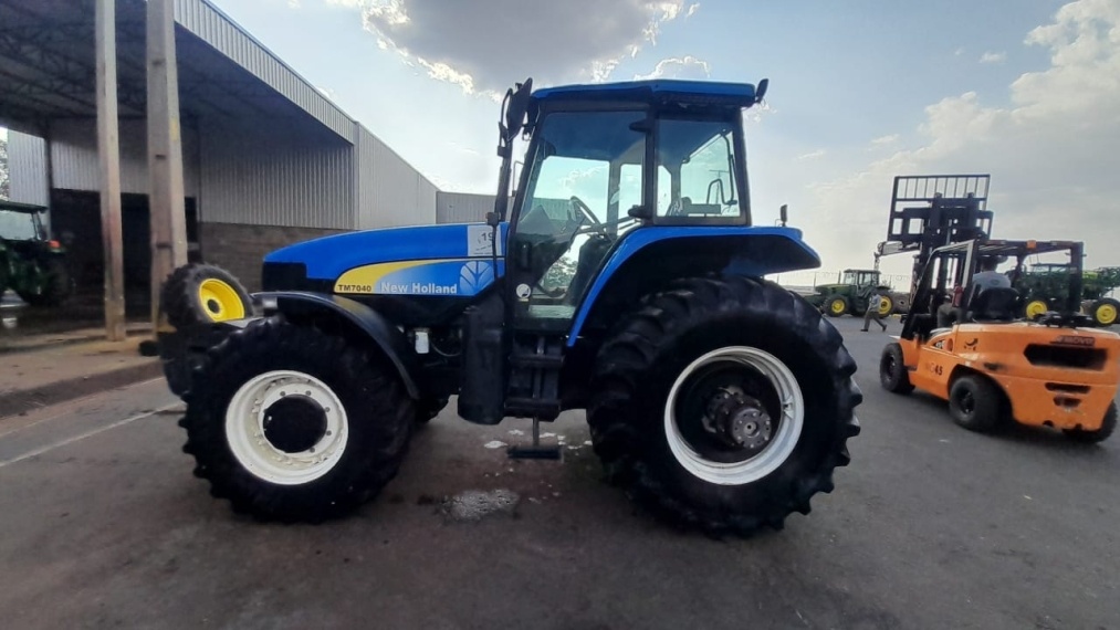 Trator New Holland TM 7040 ano 2012