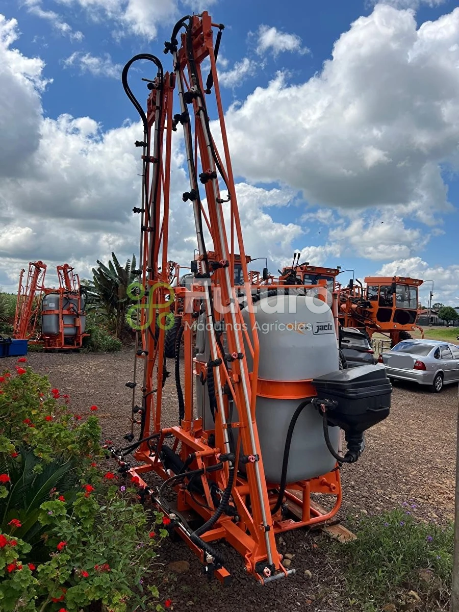 Pulverizador Jacto 800 LITROS ano 2018