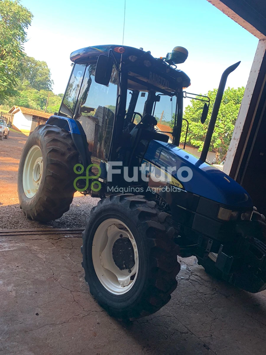 Trator New Holland TL 75E ano 2010 - TL 75E - Máquinas Agrícolas