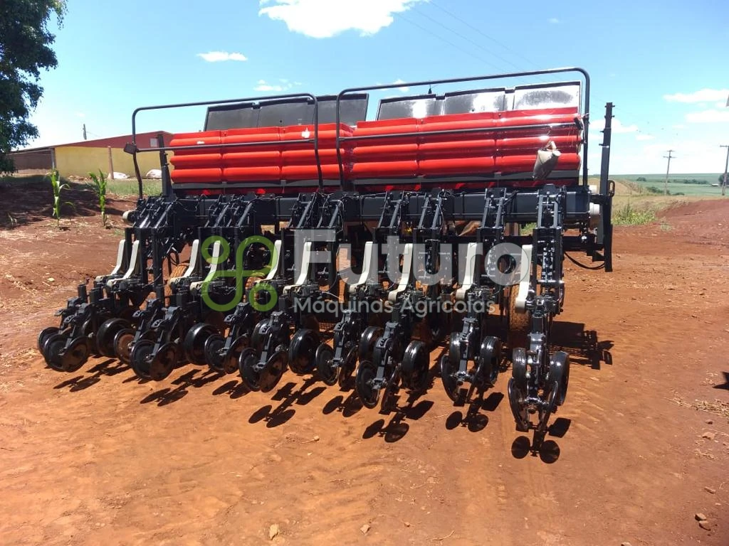 Plantadeira Massey Ferguson MF510 ano 2013