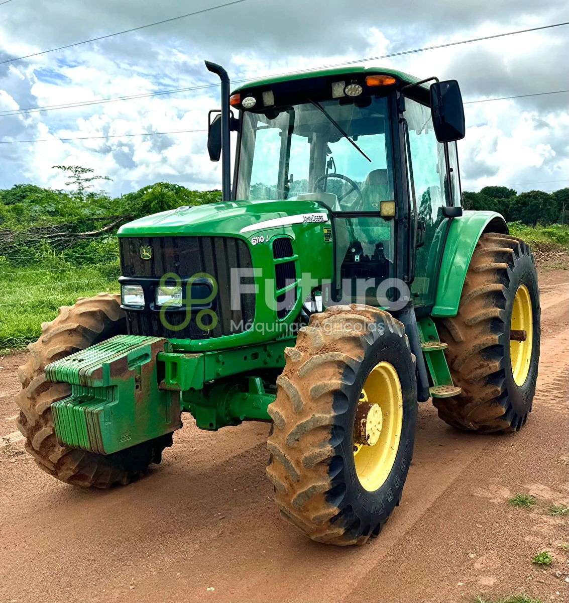 Trator John Deere 6110J ano 2012
