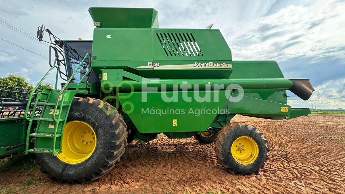 Colheitadeira John Deere 1550 ano 2002