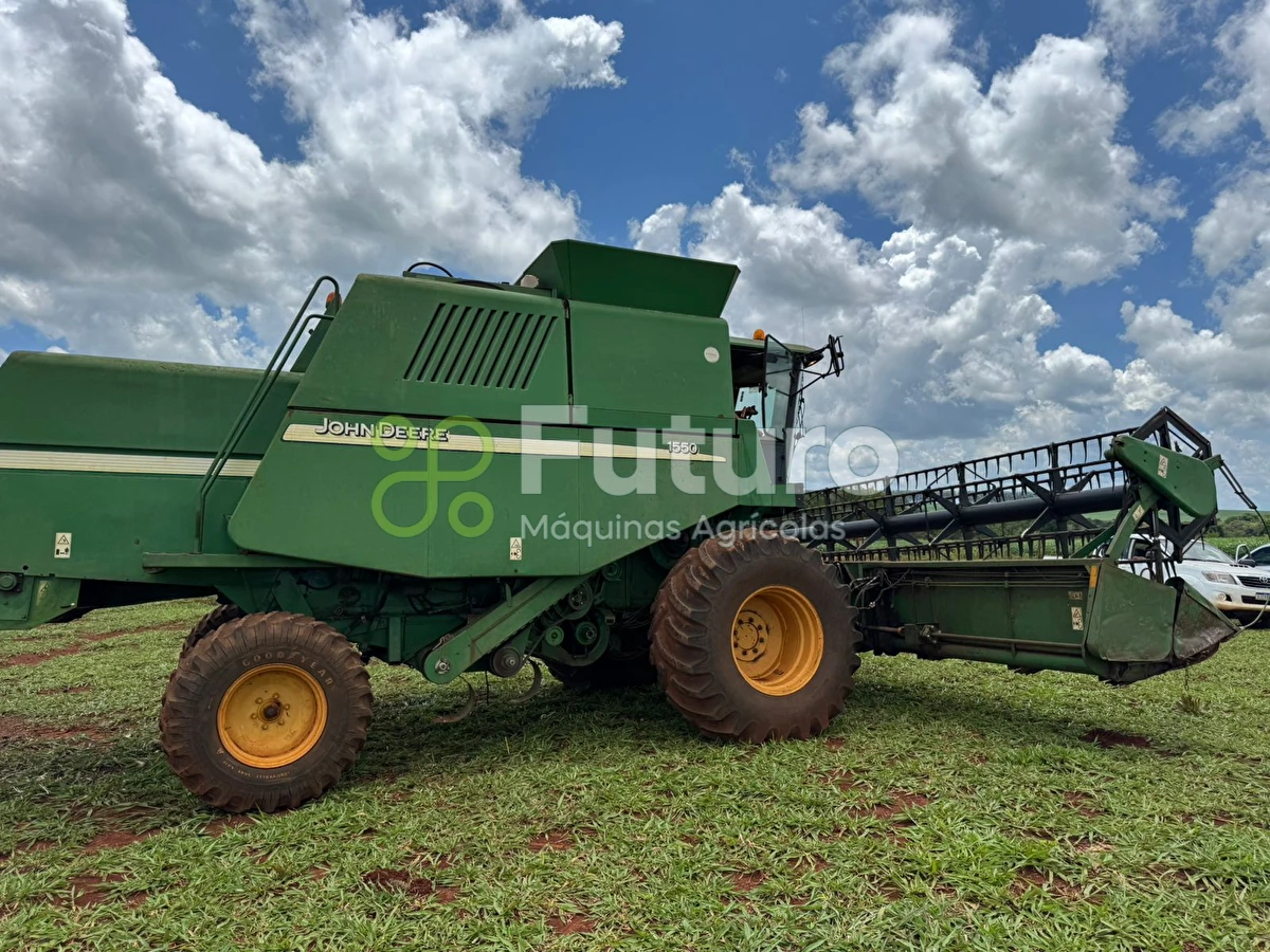 Colheitadeira John Deere 1550 ano 2003