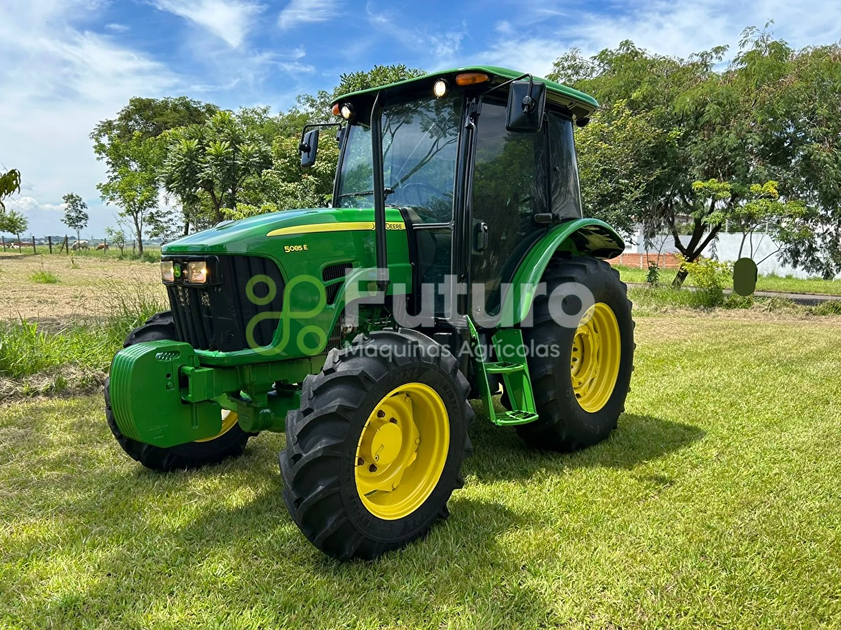 Trator John Deere 5085E ano 2016