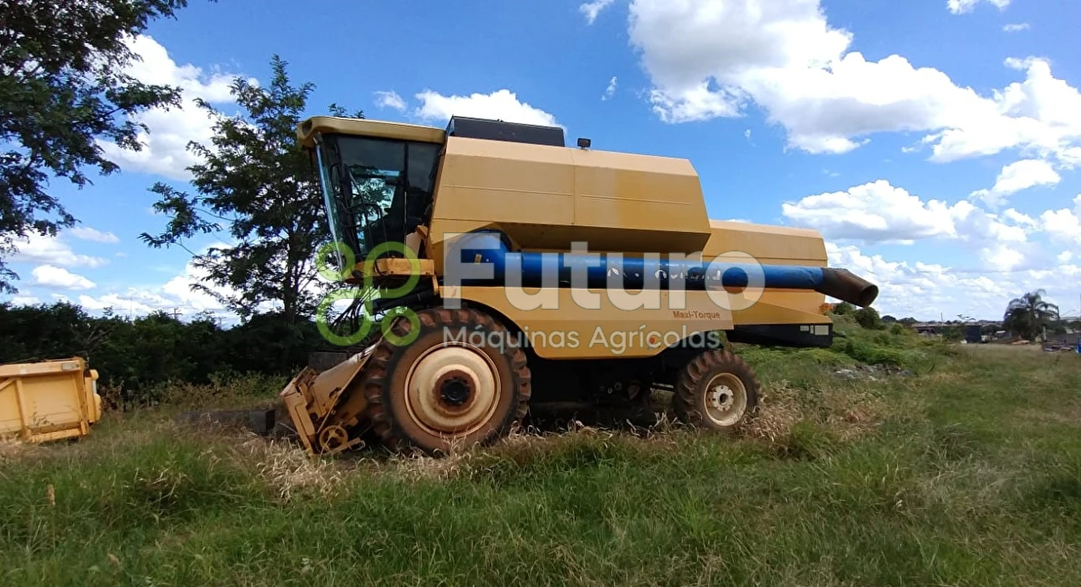 Colheitadeira New Holland TC 5090   ano 2012