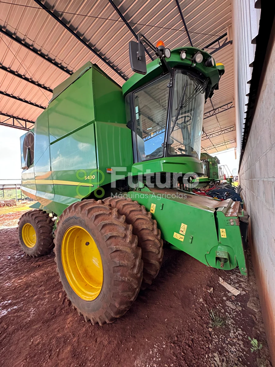Colheitadeira John Deere S430 ano 2017