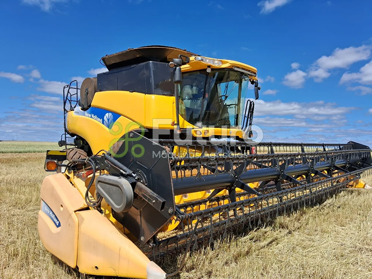 Colheitadeira New Holland CR 9060 ano 2013