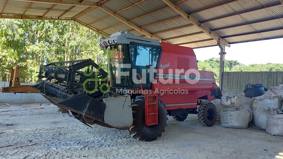 Colheitadeira Massey Ferguson 5650 ano 2004