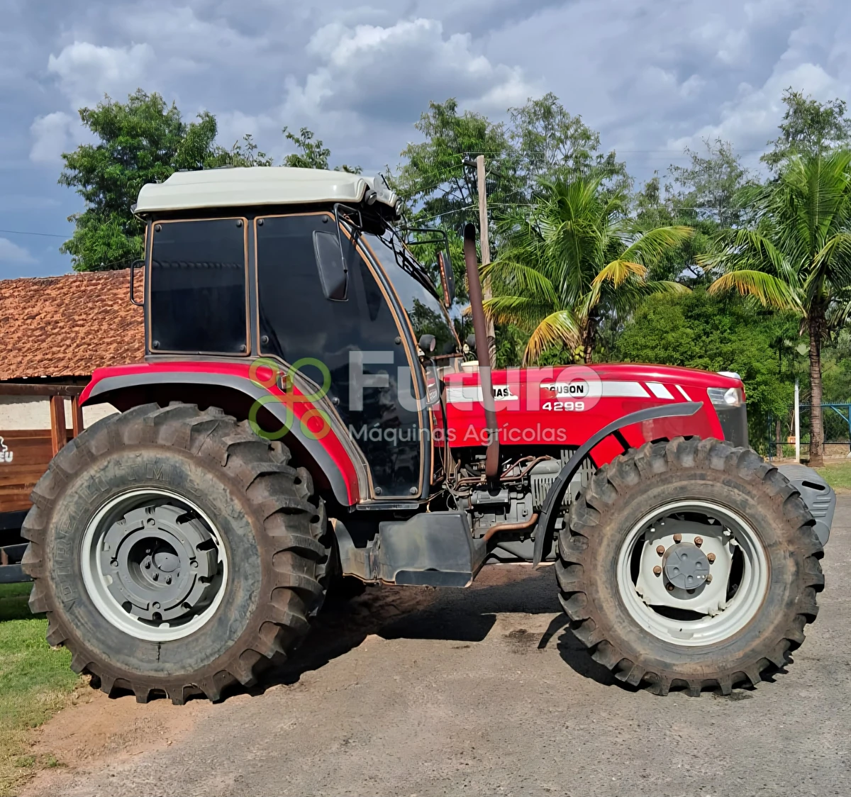 Trator Massey Ferguson 4299 ano 2016