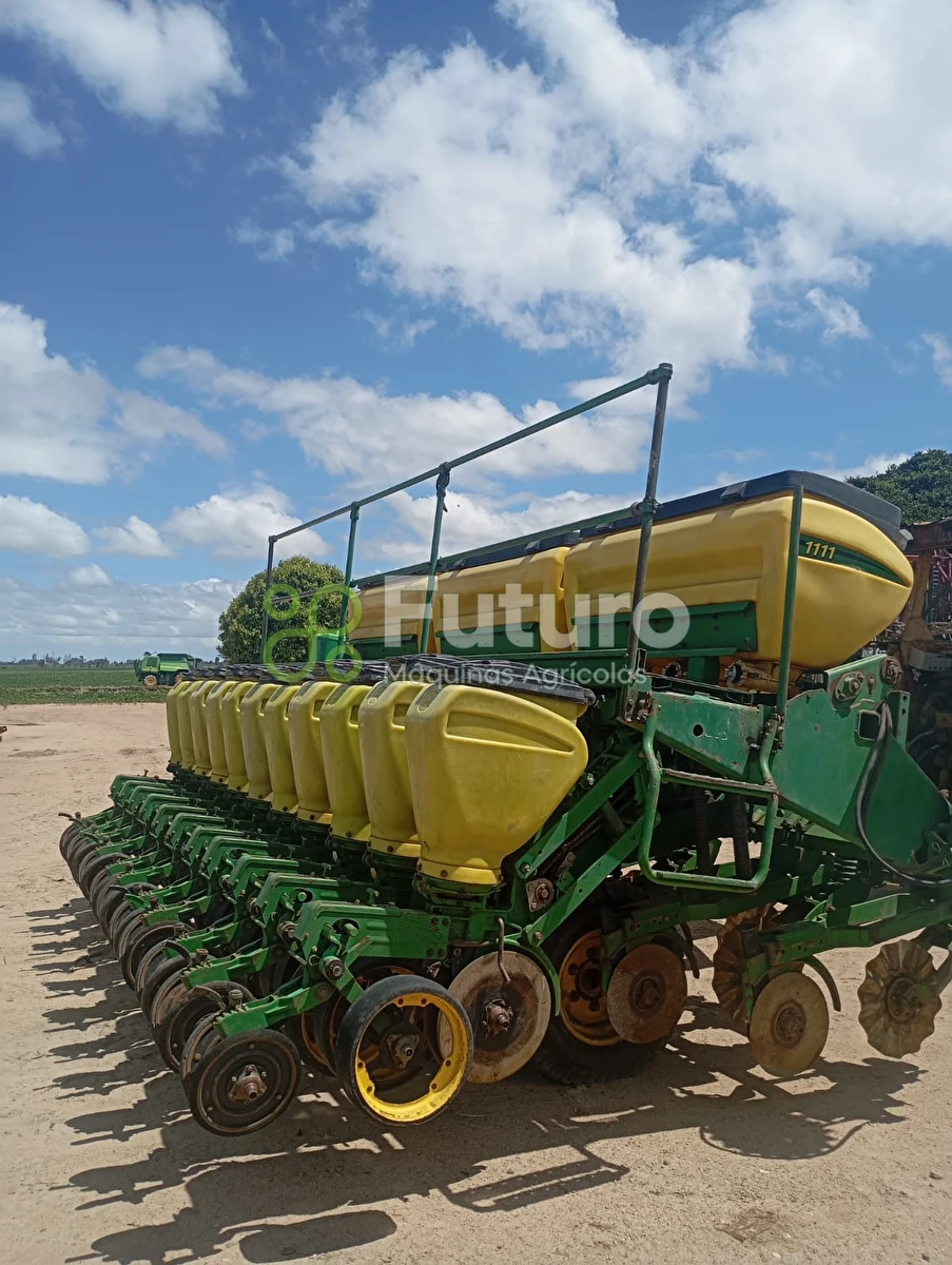 Plantadeira John Deere 1111 ano 2003