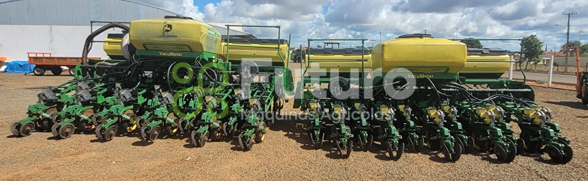 Plantadeira John Deere 2122 ano 2010