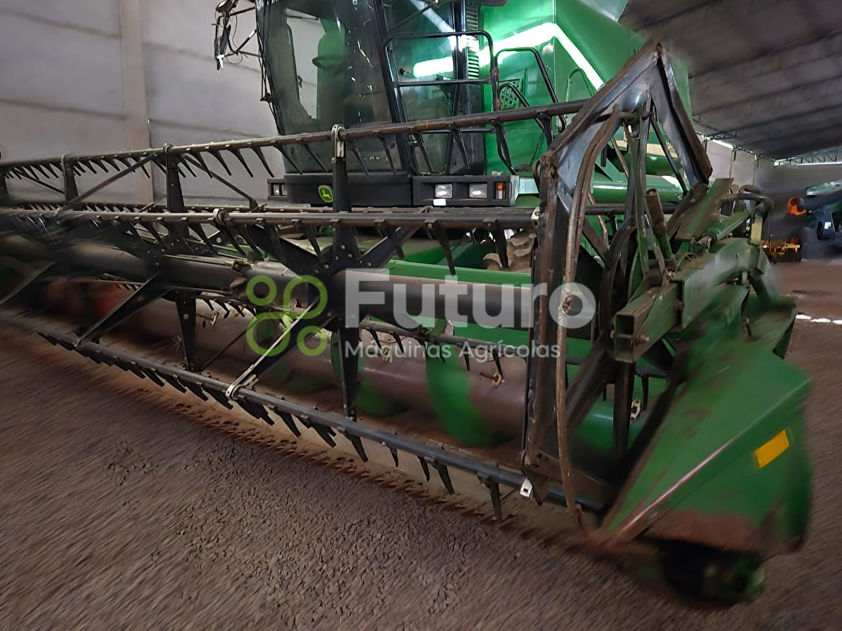 Colheitadeira John Deere 1550 ano 2001