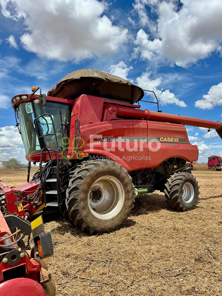 Colheitadeira Case Axial – Flow 7130 ano 2018