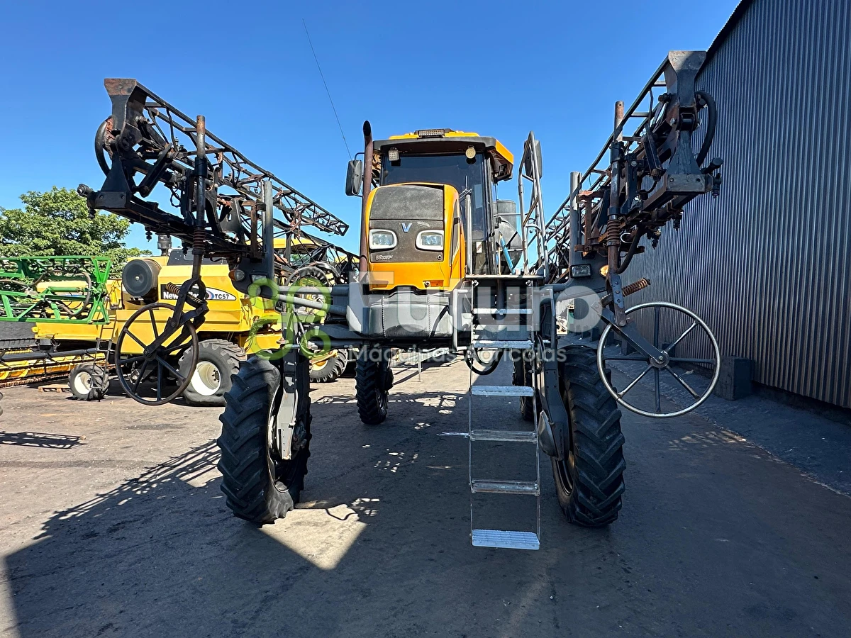 Pulverizador Autopropelido Valtra BS3020H ano 2013