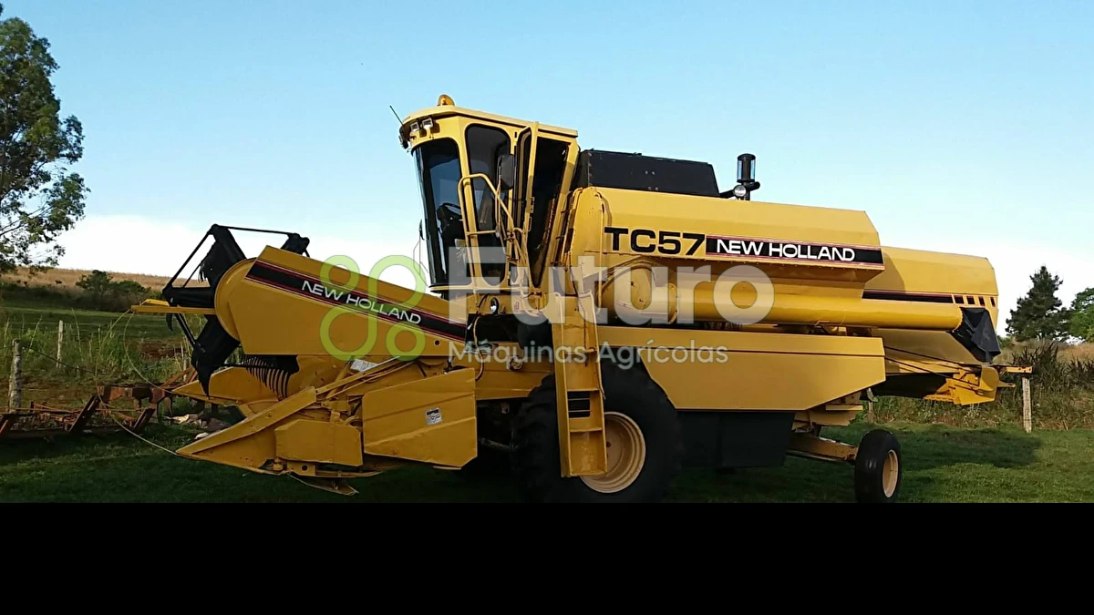Colheitadeira New Holland TC 57 ano 1994