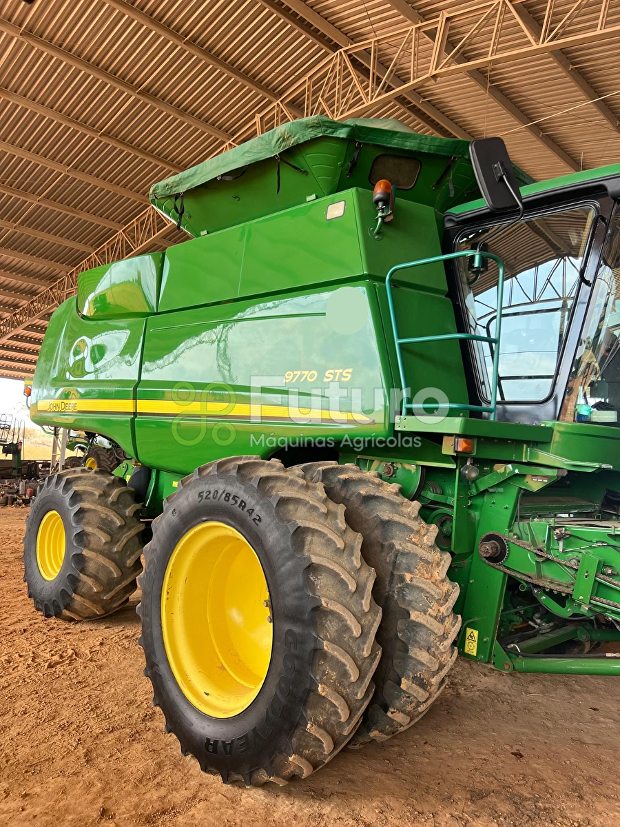 Colheitadeira John Deere STS 9770 ano 2013