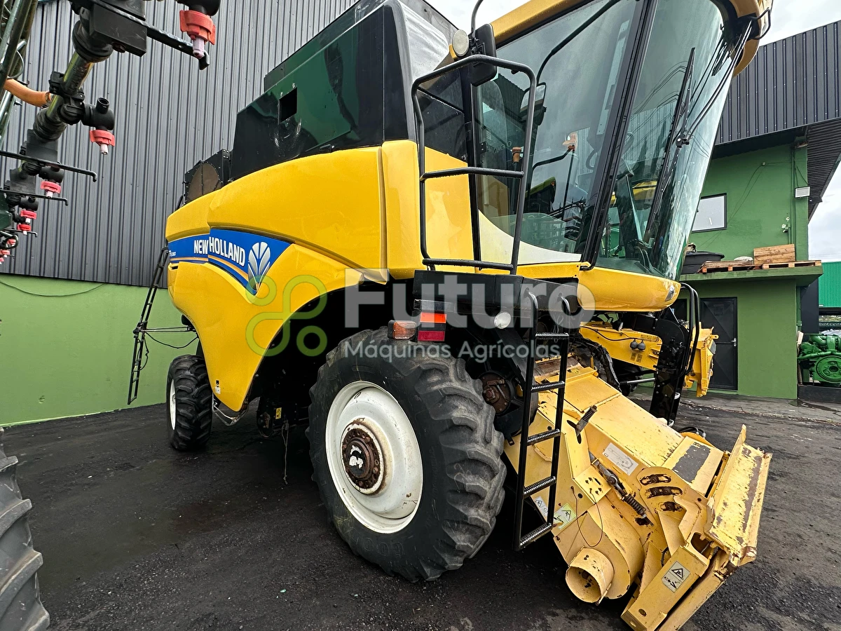Colheitadeira New Holland CR5080 ano 2012