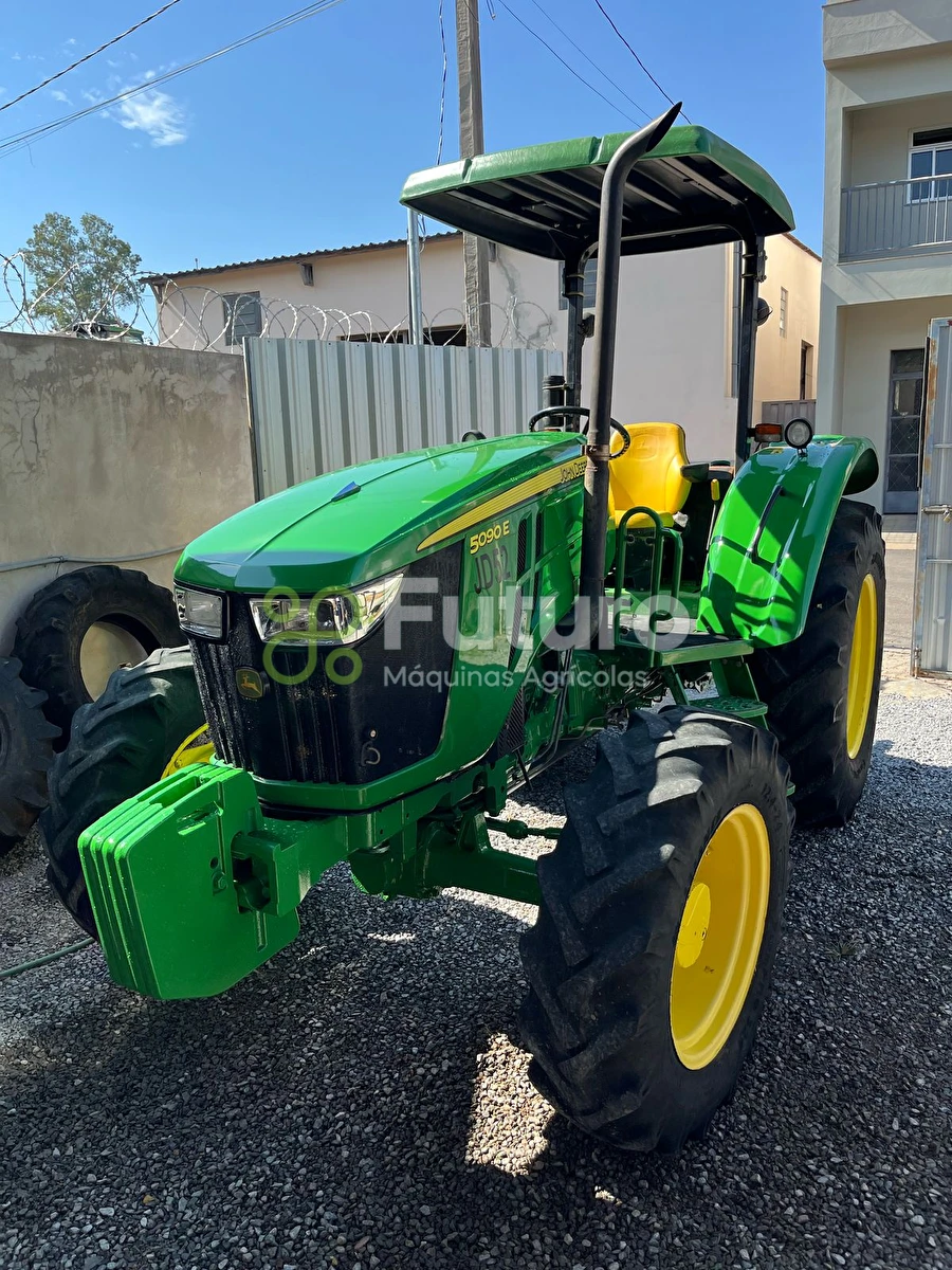 Trator John Deere 5090E ano 2022