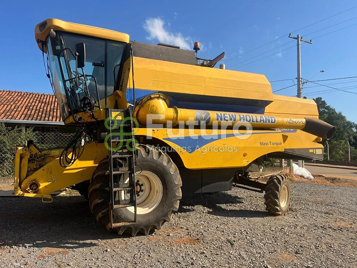 Colheitadeira New Holland TC5070 ano 2016