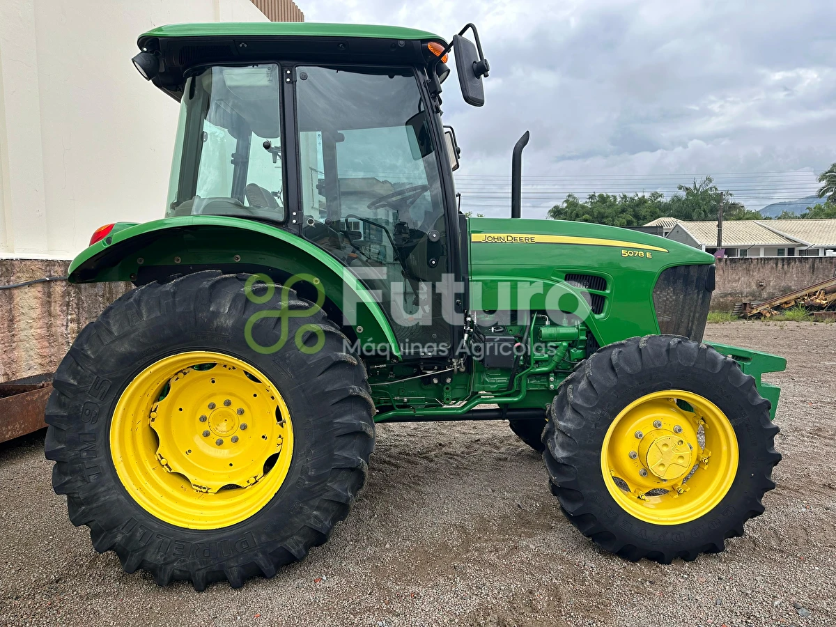 Trator John Deere 5078 E ano 2015