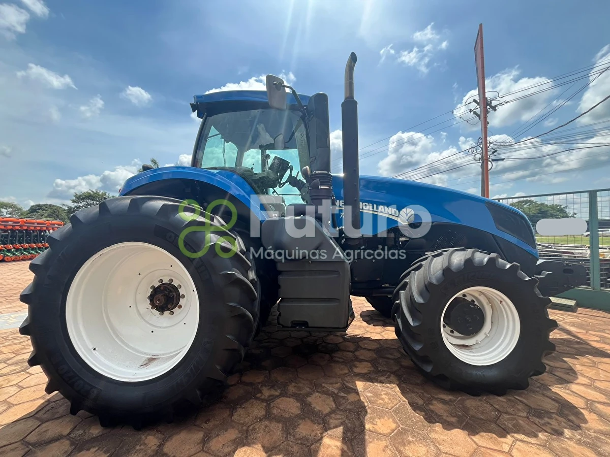 Trator New Holland T8.325 ano 2012