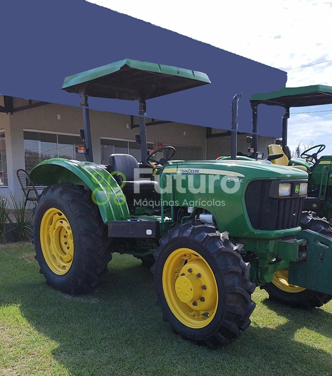 Trator John Deere 5055E ano 2011