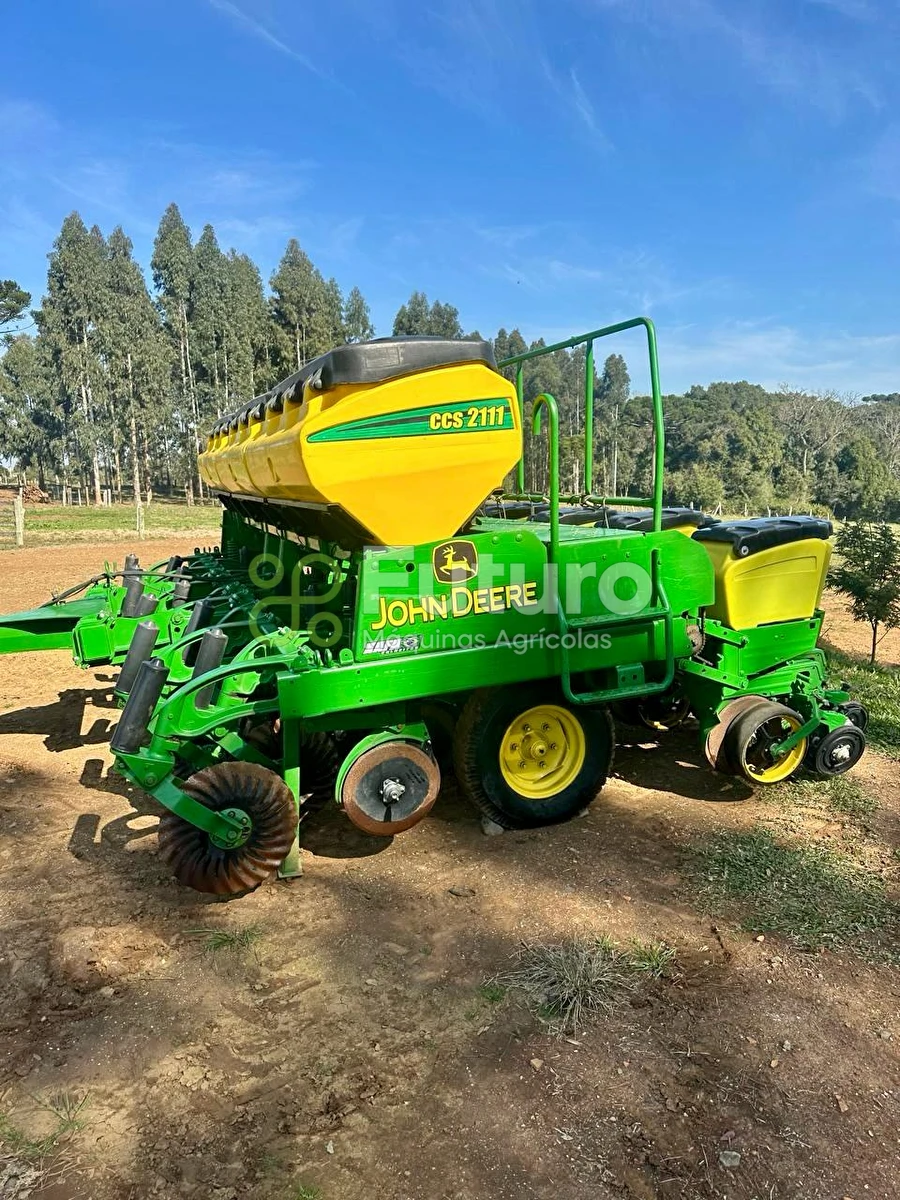 Plantadeira John Deere 2111 ano 2009