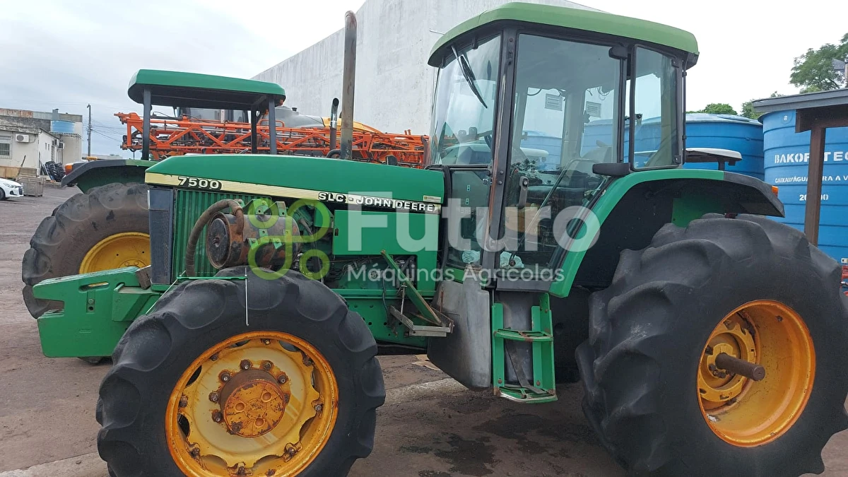 Trator John Deere 7500 ano 2001
