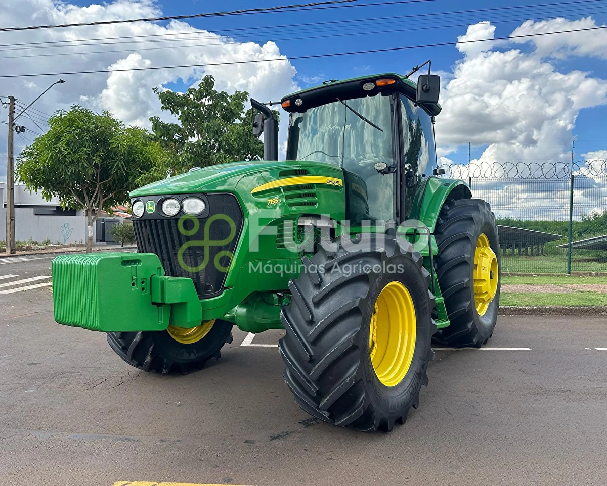 Trator John Deere 7195J ano 2013