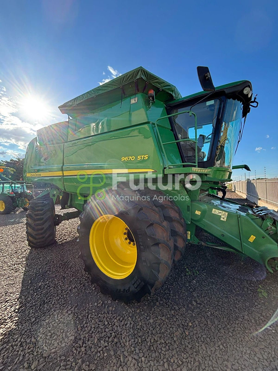 Colheitadeira John Deere 9670 STS   ano 2012