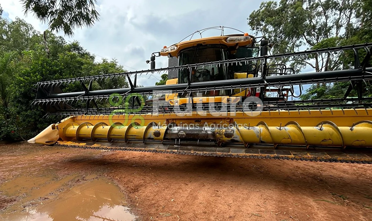 Colheitadeira New Holland CR 9060 ano 2012