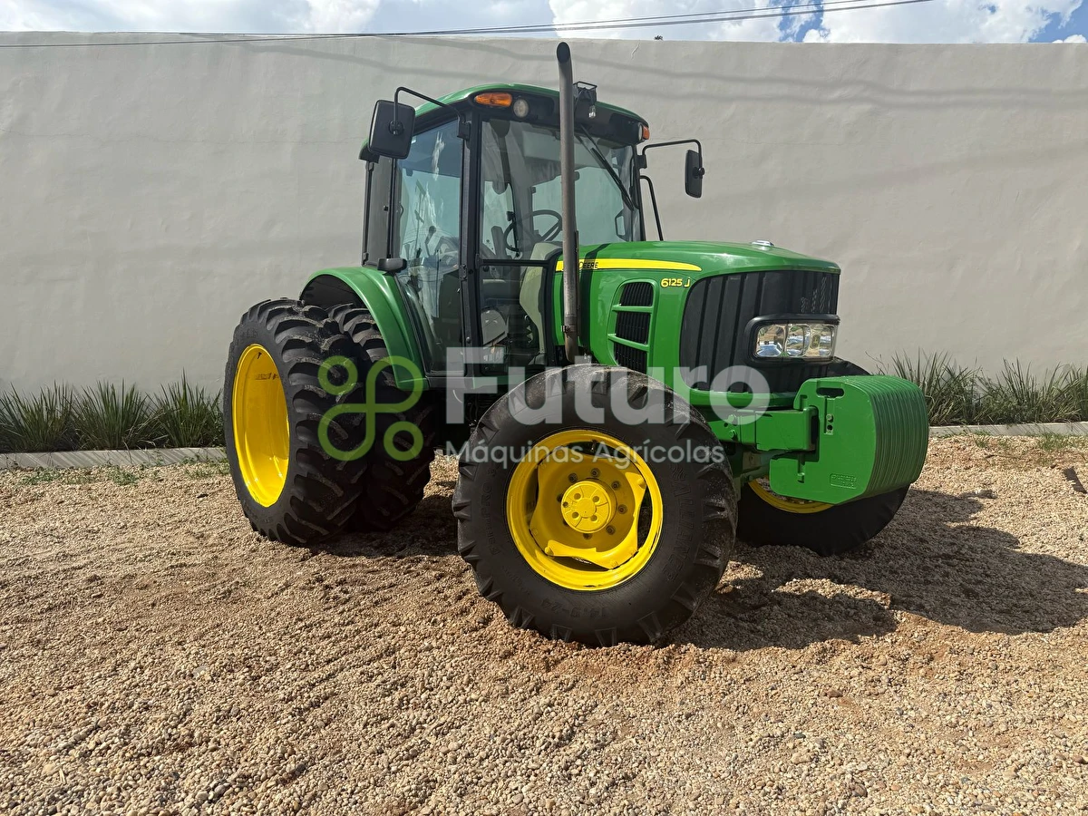 Trator John Deere 6125 J ano 2023
