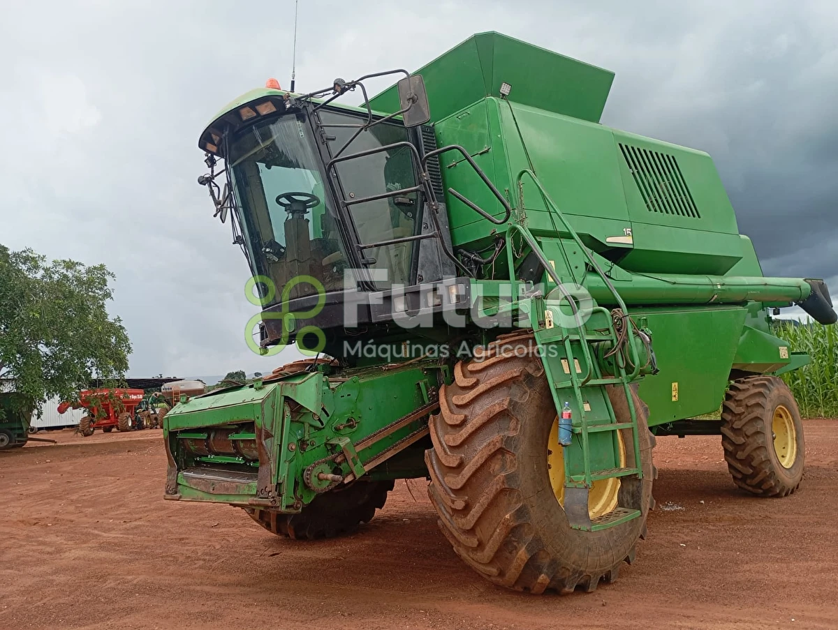 Colheitadeira John Deere 1550 ano 2004
