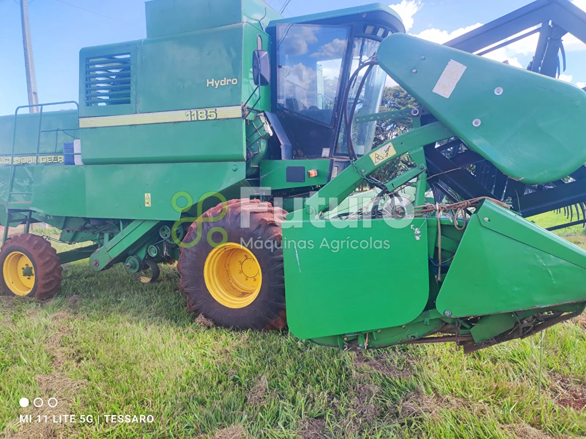 Colheitadeira John Deere 1185 ano 2002