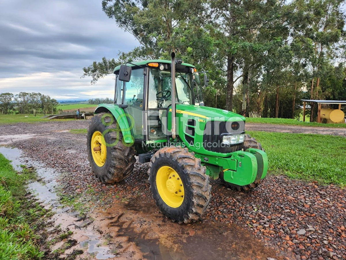 Trator John Deere 6115J ano 2015