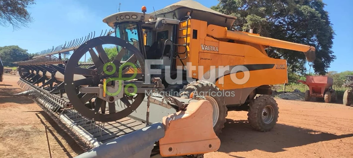 Colheitadeira Valtra BC 6500 ano 2013