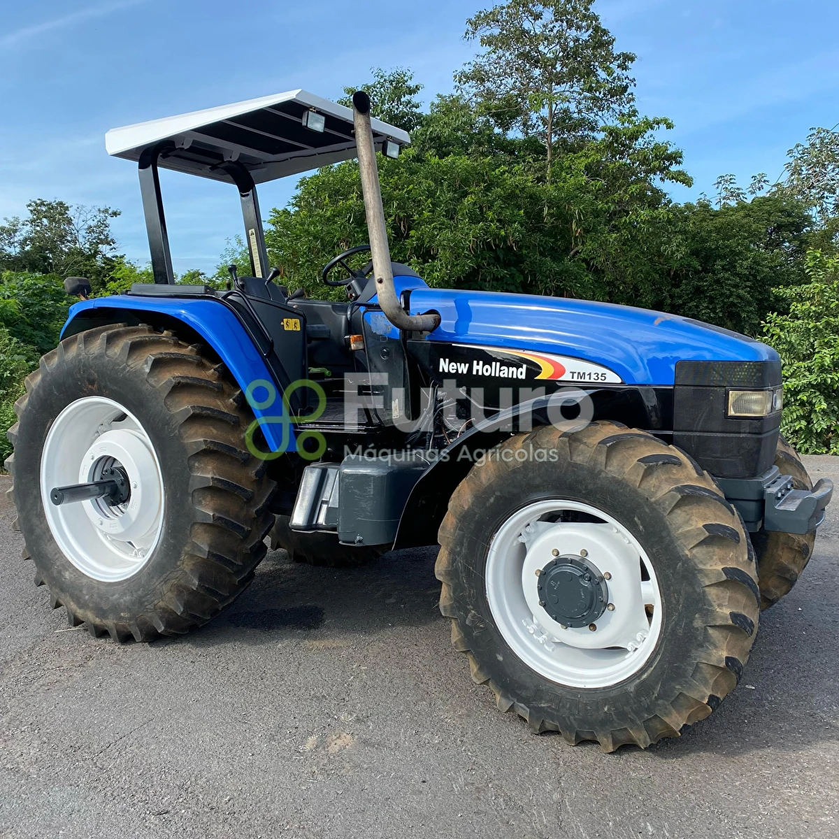 Trator New Holland TM 135 ano 2002
