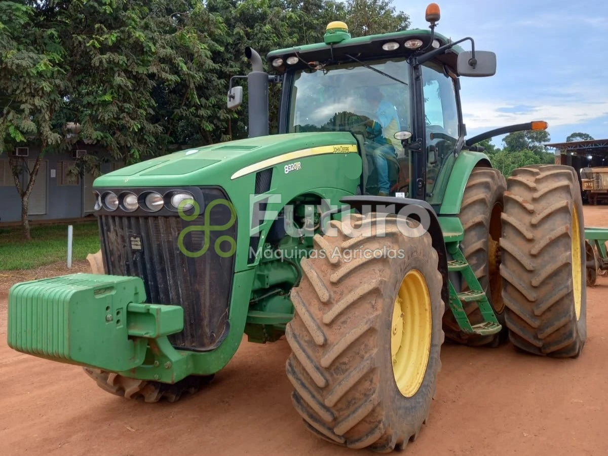 Trator John Deere 8320R ano 2011