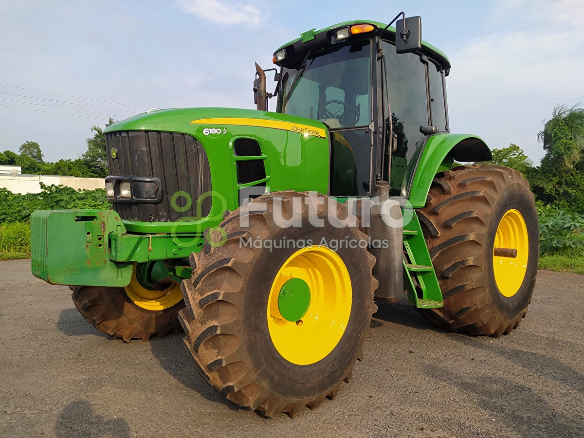 Trator John Deere 6180J ano 2014