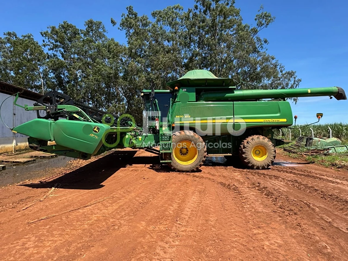 Colheitadeira John Deere 9670 STS   ano 2013