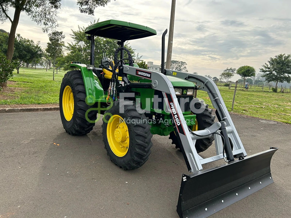 Trator John Deere 5605 ano 2008