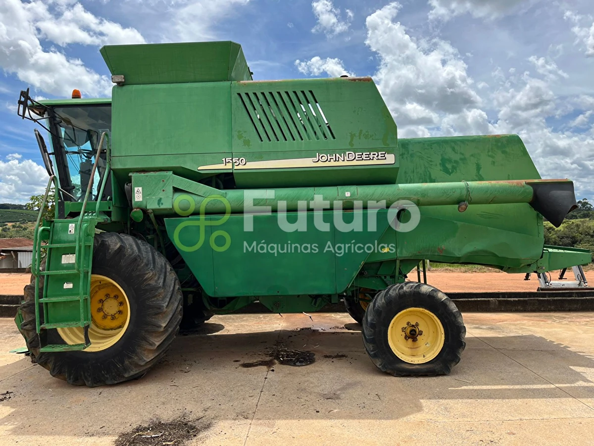 Colheitadeira John Deere 1550 ano 2004