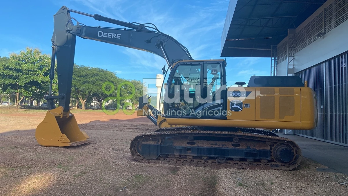Escavadeira com Garras John Deere 210G LC ano 2015