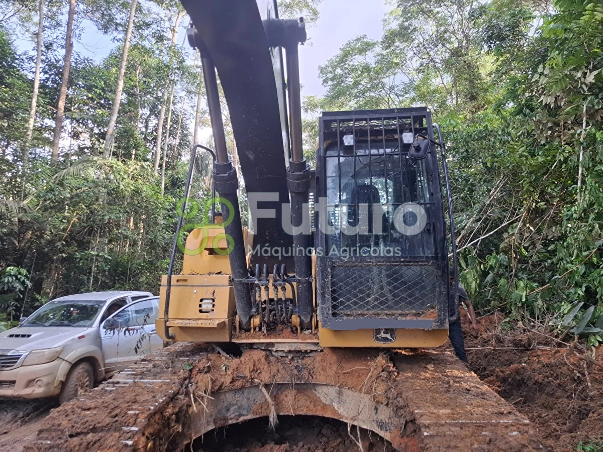 Escavadeira John Deere 200G ano 2022