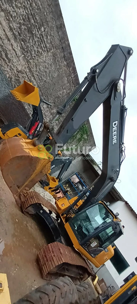 Escavadeira John Deere 200G ano 2022