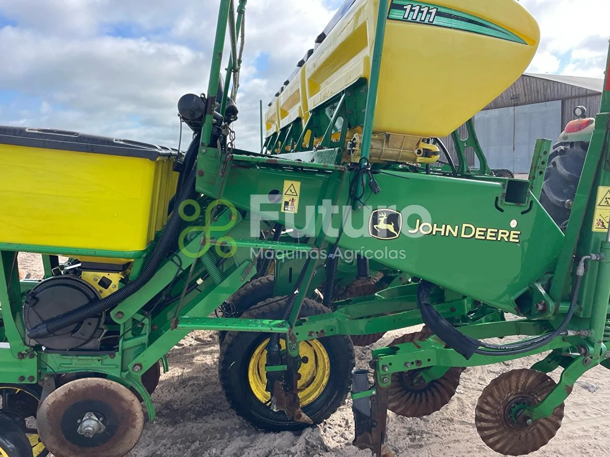Plantadeira John Deere 1111 ano 2013