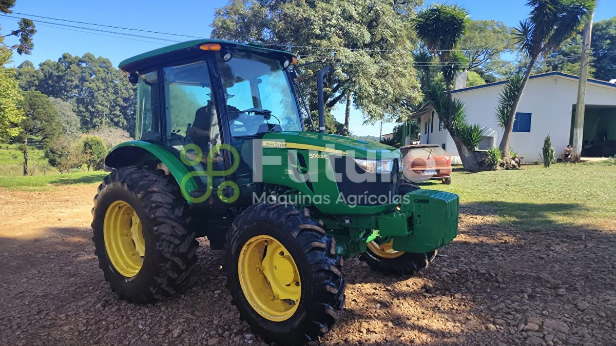 Trator John Deere 5080E ano 2022